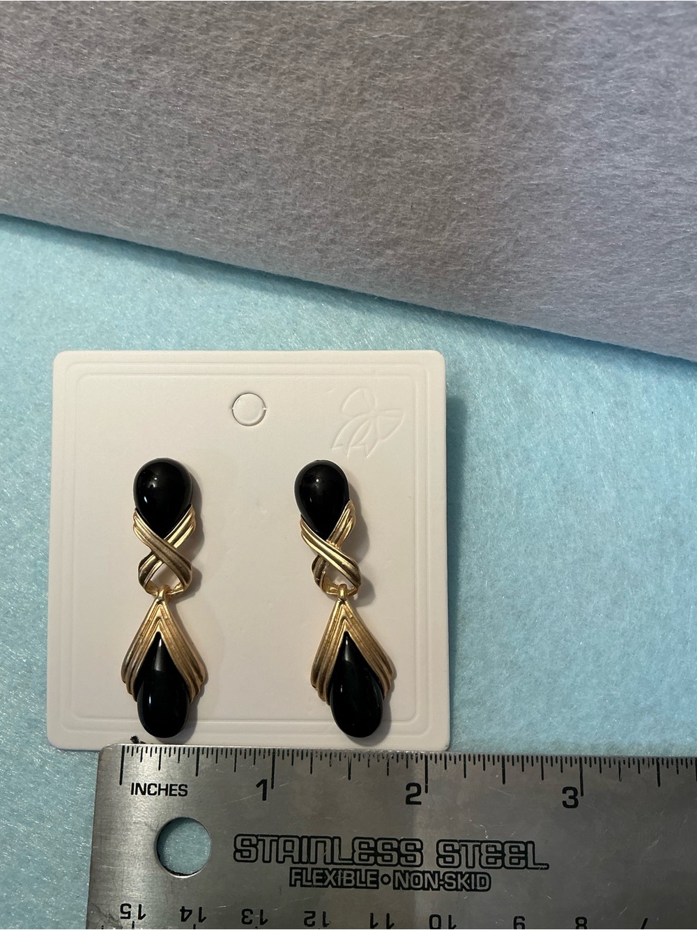 2395 - 116 Vintage Black Resin Onyx & Gold Cross-Knot Dangle Earrings - Picture 5 of 8